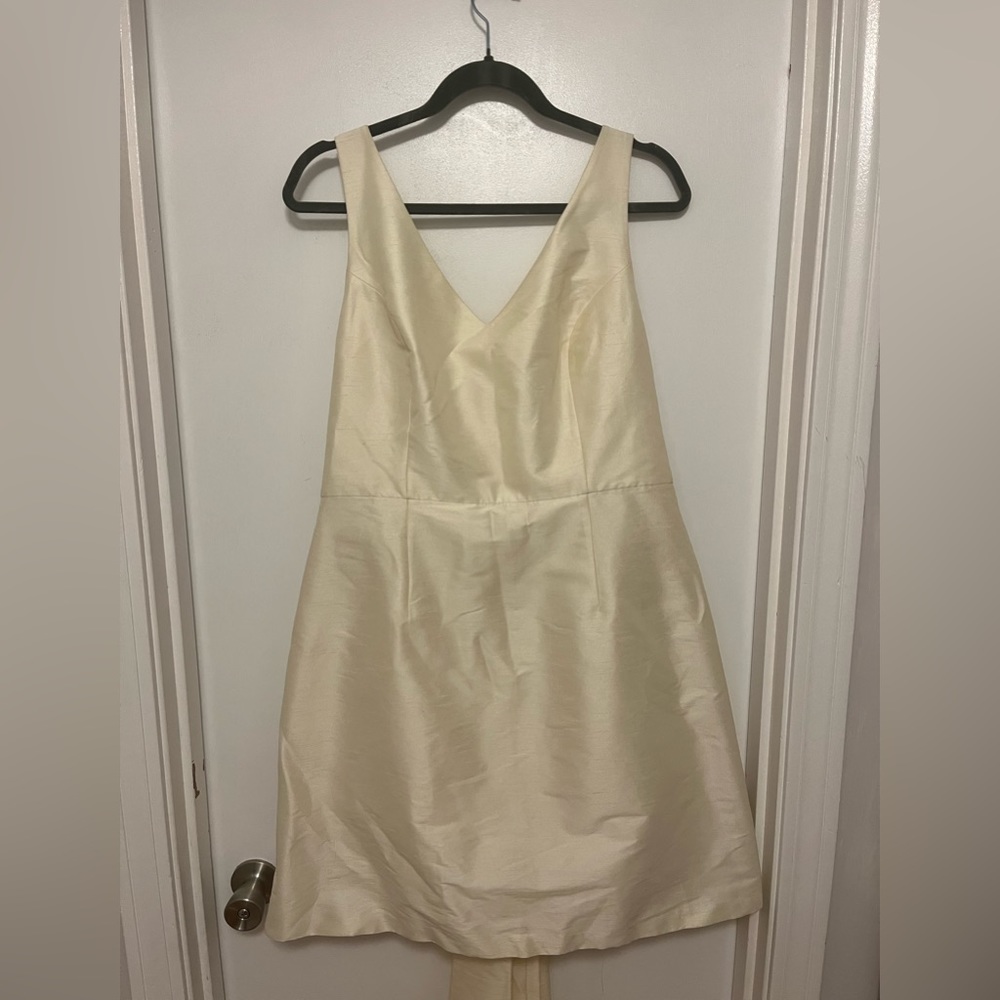 Beautiful Ivory dress with bow size 16 never worn